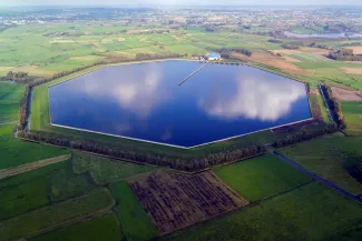 De indrukwekkende achthoek van waterproductiecentrum De Blankaart van De Watergroep in Diksmuide. ©De Watergroep