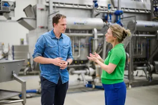 Overleg industrie Charlotte en Dirk